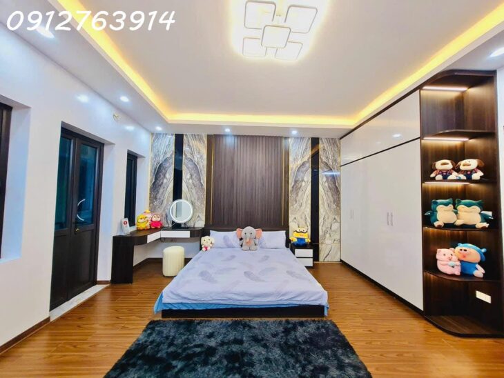 Siêu phẩm! Bán nhà Kim Mã, full nội thất VIP, 42m2, 5T, mặt tiền VIP 5,5m, chỉ 9.4 tỷ