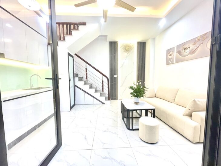 Tiêu Đề: Bán Nhà Đẹp Gia Quất – Ô Tô Đỗ Cửa – Ở Ngay – 49m² 5 Tầng – Nhỉnh 5 Tỷ