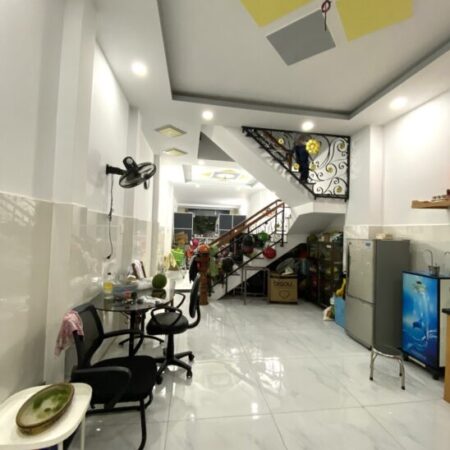 Chỉ có 4,5 Tỷ sở hữu ngay nhà 2 tầng, 96m2 ngang 5m, hẻm oto ngay Nguyễn Minh Hoàng P12 Tân Bình