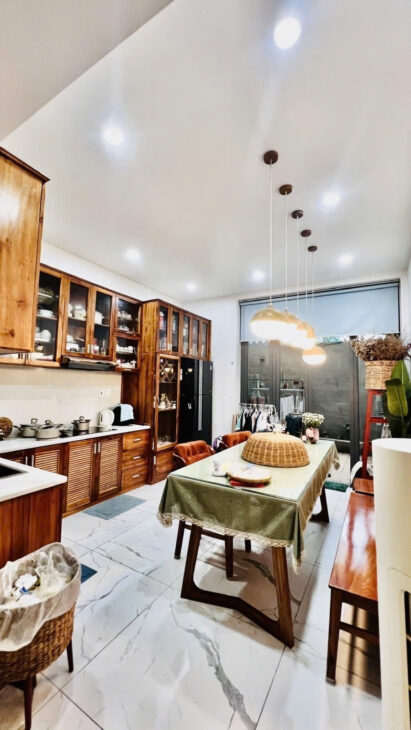 NHÀ CỰC ĐẸP – 1 SẸC TÔ NGỌC VÂN – 166M2 – 3 TẦNG- 3 Ô TÔ TRONG NHÀ – HẺM 8M – TẶNG TOÀN BỘ NỘI THẤT