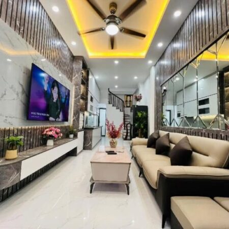 Bán nhà 32m², 5 tầng, 3PN, 4WC, Tân Mai, Hoàng Mai, 4.2 tỷ, sổ đỏ Bán nhà 32m², 5 tầng, 3PN, 4WC, Tân Mai, Hoàng Mai, 4.2 tỷ, sổ đỏ