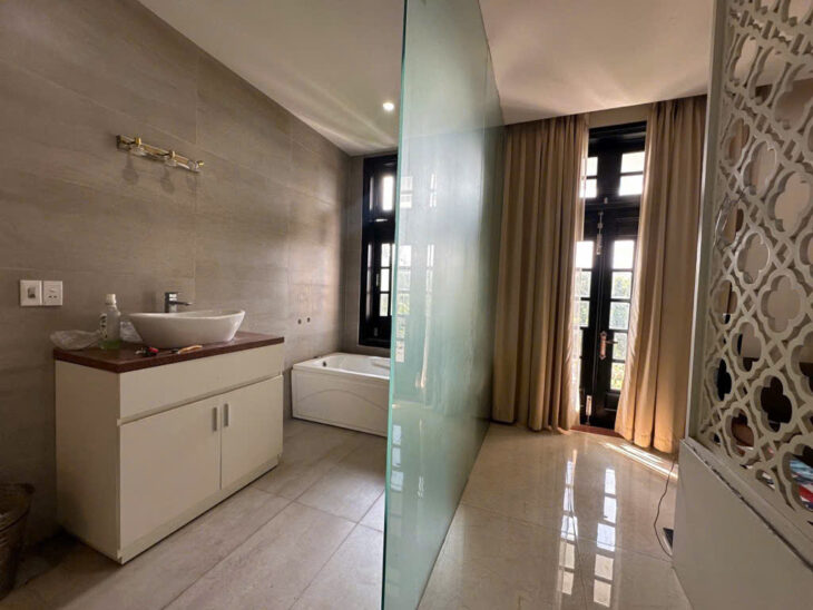 Bán gấp lô đất VIP diện tích khủng 303m2 có ngay căn Biệt Thự 3 tầng mặt đường biển Nguyễn Tất