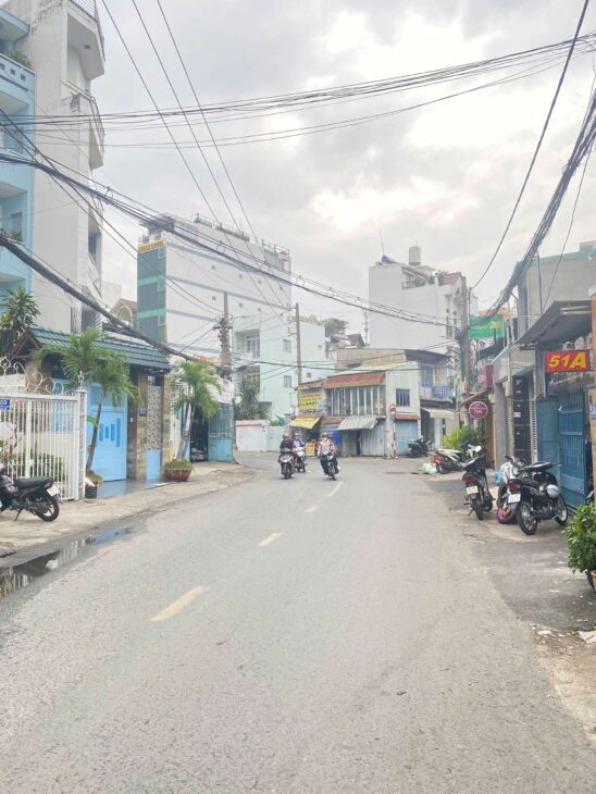 Bán Nhà Nguyên Hồng 4×10, 2 Tầng, 2PN, Gần Emart Chỉ 3.3 Tỉ