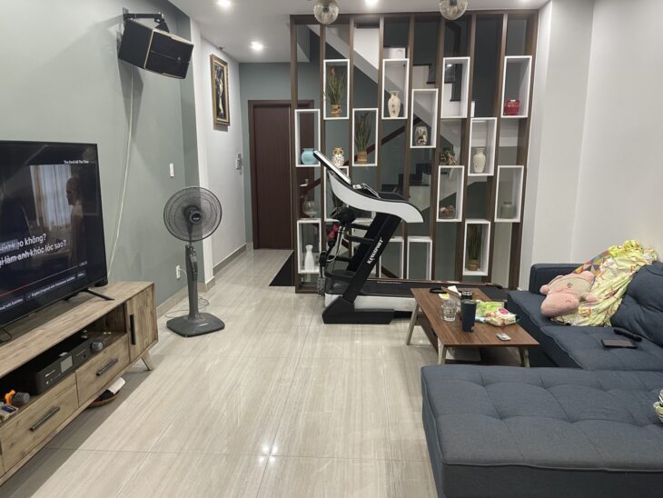 Giảm 500 triệu cần bán gấp nhà TRẦN BÌNH TRỌNG, hxh, 6m x 10m, 4 lầu, 5 phòng, 5.6 tỷ.