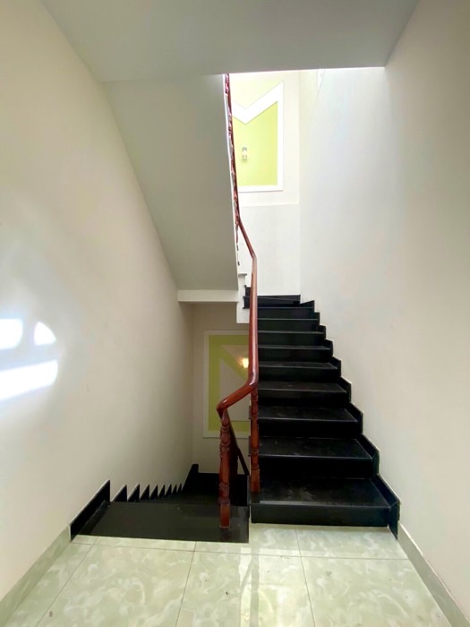 NHÀ (5,5*10) 4L BTCT CẠNH QL13 HIỆP BÌNH PHƯỚC. TĐ GIÁ 6 TỶ 100 TL.