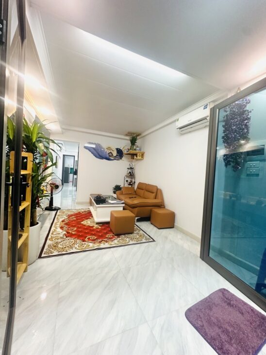 chính chủ bán gấp nhà Mai Động 70m2 5m mặt tiền hơn 3 tỷ kinh doanh sầm uất, vài mét ra phố.