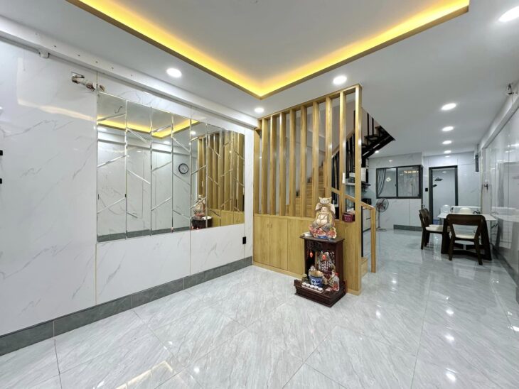 Bán Nhà Lê Văn Duyệt 60m2, 3 Tầng 5 PN Giáp Q1 Chỉ Hơn 5 Tỉ