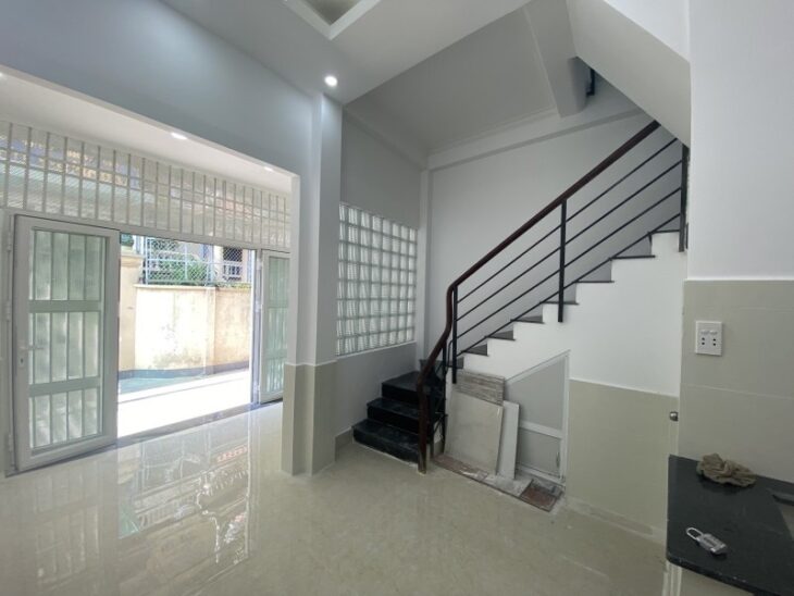 Bán Nhà Phan Văn Trị, 2 Tầng 2 PN, Gần Emart Chỉ 3.4 Tỉ