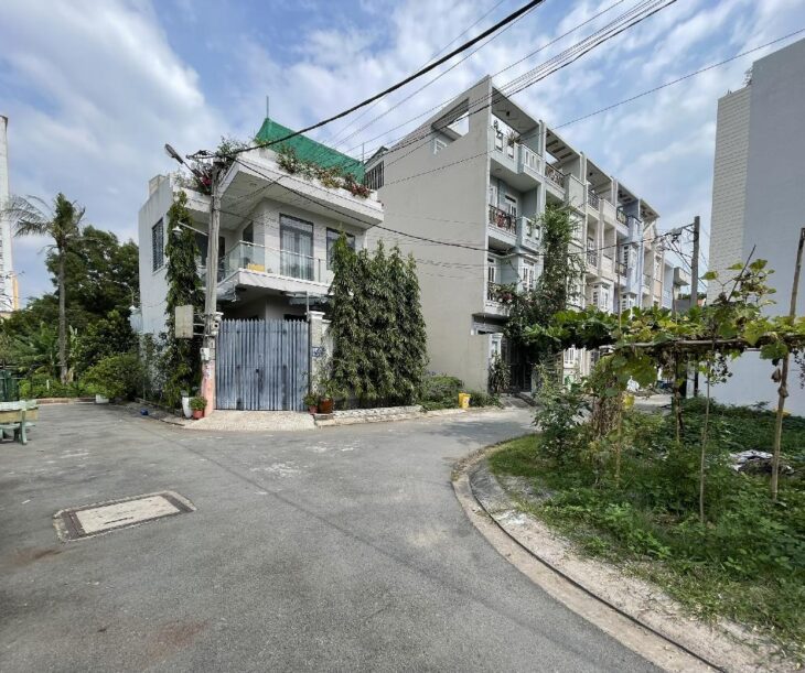 LÔ ĐẤT 2 MẶT THOÁNG ĐỐI DIỆN VẠN PHÚC CITY. CẠNH QL13. HBP. TĐ. (4,8*13.5) GIÁ 4 TỶ 150 TL.