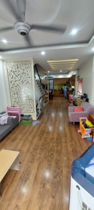 bán gấp nhà dân xây văn trì 35m2x4 tầng, ô tô 70m, xe ba gác vào nhà, giá chỉ 4.6 tỷ