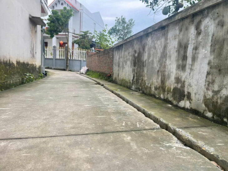 cc gửi bán 51m đât full thổ cư giá chưa đến 2 tỷ xã phú nghĩa đường thông ô tô