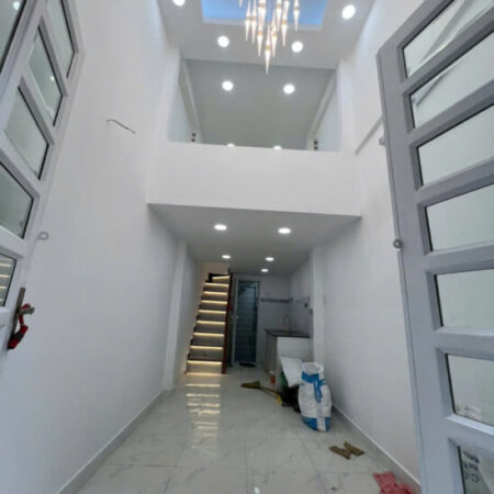 SÁT MẶT TIỀN HOÀNG DIỆU -VĨNH KHÁNH Q4 ĐÚC 3 TẤM CÓ 2 TỶ