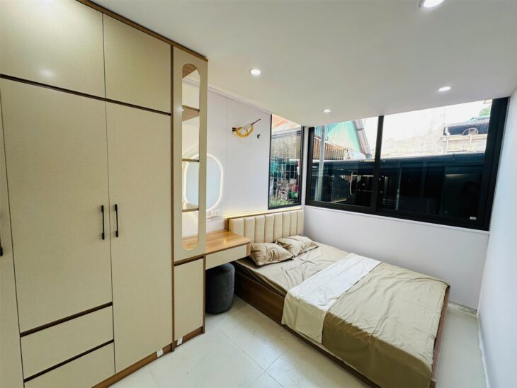 Bán Nhà Tập Thể 3 Tầng Tại Khu Tôn Đức Thắng, Đống Đa – Chỉ hơn 3 tỷ 5 Có 4 phòng ngủ, 2 phòng vệ