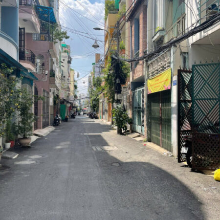 Phan Văn Trị, P11, Quận Bình Thạnh. Nhà mới, HXH, ngang 4,7m, gần mặt tiền, chỉ 5.7 tỷ.