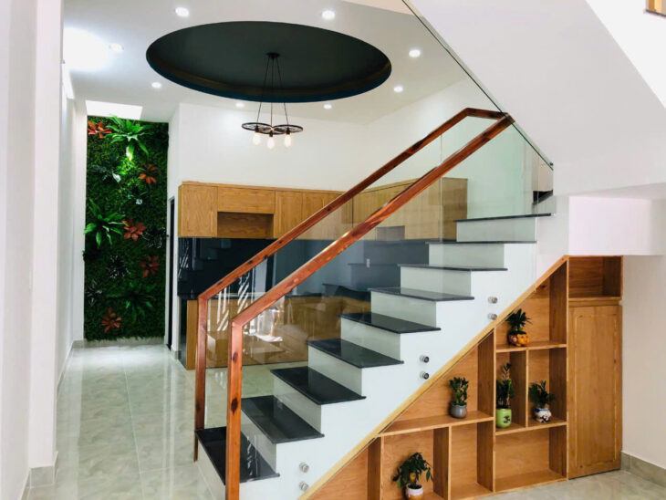 Bán nhà lầu vuông vắn TT Quận 9 DTSD 145m2