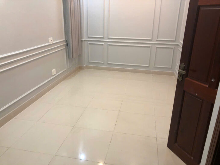 Bán nhà, hẻm 6 Hoàng Dư Khương, mặt tiền 5,6 m, 5 lầu, 70m2. Giá 28 tỷ,