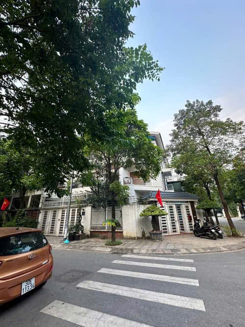 BÁN GẤP NHÀ LK TRỊNH VĂN BÔ 61M2X5T, VIEW HỒ,QH VIEW CẢ VƯỜN HOA, Ô TÔ TRÁNH 18.5 TỶ