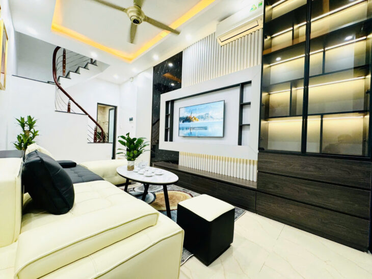 nhà siêu hiếm nhỉnh 6 đ có ngay nhà 5 tầng vip dt 32 m tại #khương_trung , oto đỗ sát nhà
