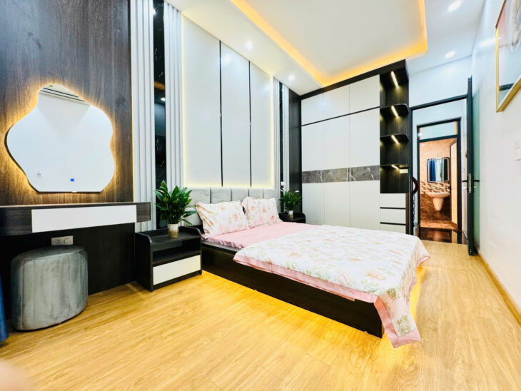 nhà siêu hiếm nhỉnh 6 đ có ngay nhà 5 tầng vip dt 32 m tại #khương_trung , oto đỗ sát nhà