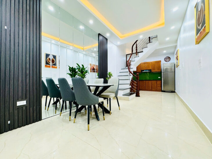 nhà siêu hiếm nhỉnh 6 đ có ngay nhà 5 tầng vip dt 32 m tại #khương_trung , oto đỗ sát nhà