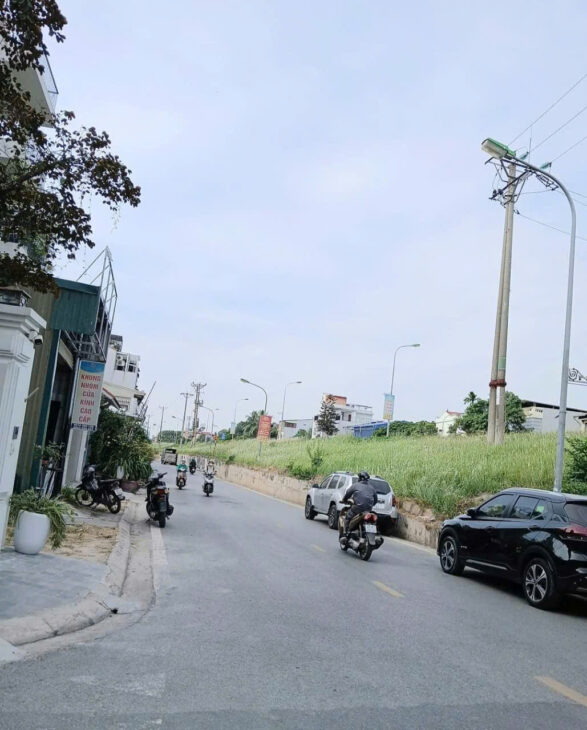 SIÊU ĐỈNH – NHÀ NGỌC THUỴ – LONG BIÊN – 45M x 4 TẦNG – GIÁ NHỈNH 8 TỶ NHÀ ĐẸP LONG LANH – XÂY CHẮC