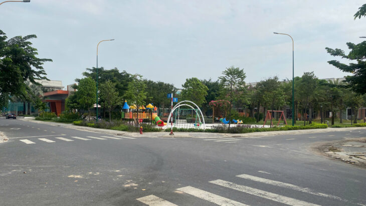 Đầu Tư Ngay Nhà Phố Liền Kề Giá Rẻ – Vị Trí Đẹp Gần KCN Đông Nam Á!