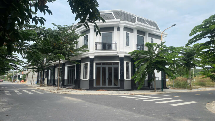 Nhà phố hiện đại tại Hòa Lợi, Bến Cát, giá rẻ 2,66 tỷ – Sổ hồng riêng! Modern Townhouse in Hoa Loi,