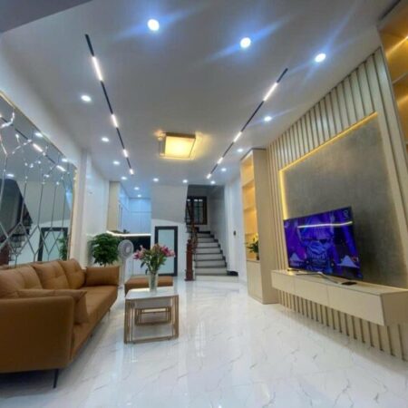 HIẾM! BÁN NHÀ HÀO NAM, KHU VIP PHÂN LÔ Ô TÔ TRÁNH – 6 TẦNG DT 40M2, MT 4.2M, GIÁ 10 TỶ