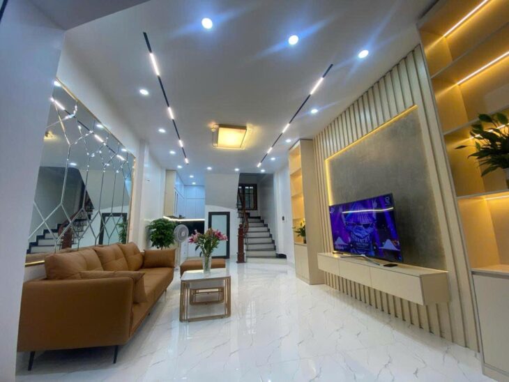 HIẾM! BÁN NHÀ HÀO NAM, KHU VIP PHÂN LÔ Ô TÔ TRÁNH – 6 TẦNG DT 40M2, MT 4.2M, GIÁ 10 TỶ