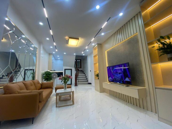 HIẾM! BÁN NHÀ HÀO NAM, KHU VIP PHÂN LÔ Ô TÔ TRÁNH – 6 TẦNG DT 40M2, MT 4.2M, GIÁ 10 TỶ