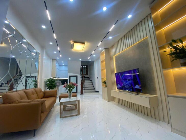 HIẾM! BÁN NHÀ HÀO NAM, KHU VIP PHÂN LÔ Ô TÔ TRÁNH – 6 TẦNG DT 40M2, MT 4.2M, GIÁ 10 TỶ