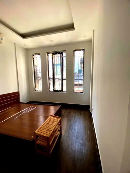 NHÀ MẶT NGÕ-KINH DOANH-Ô TÔ PHỐ BỒ ĐỀ – LONG BIÊN 22M2, 4 TẦNG,4PN, 6.5 TỶ.