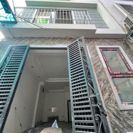 NHÀ MỚI PHỐ BÁT KHỐI- LONG BIÊN, 36M2,5 TẦNG,MT 4.5M, 5.5 TỶ.
