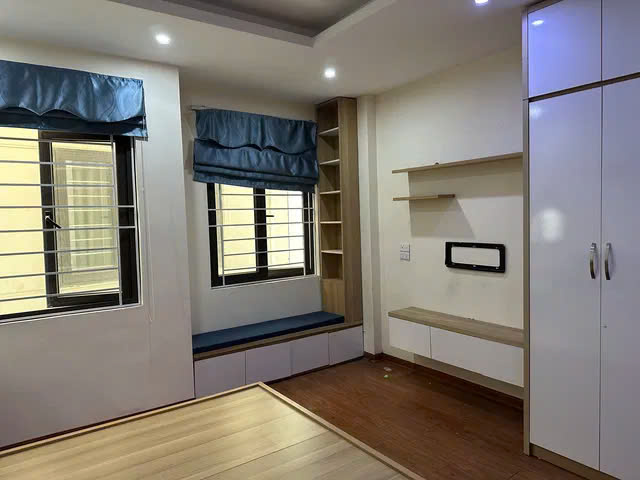BÁN NHÀ RIÊNG PHỐ NGỌC THỤY- LONG BIÊN 30M2,4 TẦNG, MT 4M, 5 TỶ.