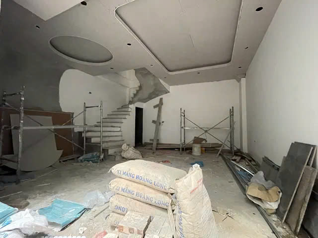 BÁN NHÀ RIÊNG PHỐ HUỲNH TẤN PHÁT-LONG BIÊN,35M2,5 TẦNG,MT 3.5M,5.5 TỶ.