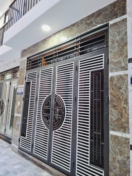 Nhà mới Thạch bàn-30m2-5 tầng 4 pn mt 3,3m- giá chỉ hơn 5 tỷ