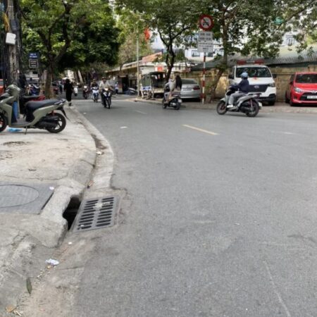 Bán nhà phố víp 14.9 Tỷ, Quốc Tử Giám, Đống Đa, mặt phố kinh doanh, dt;35m, 3 tầng, tiện ích phố cổ.