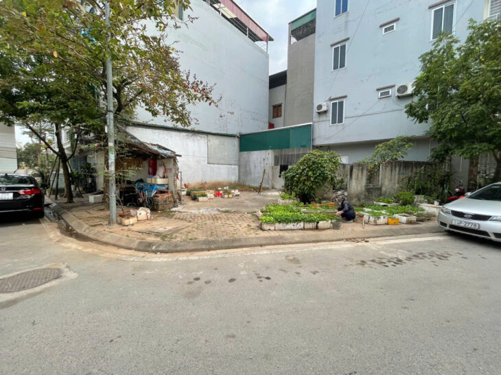 BÁN ĐẤT XÂY CCMN HÒE THỊ 92M2 MẶT TIỀN 8M, LÔ GÓC,NGÕ THÔNG,7 CHỖ VÀO ĐẤT,16.3 TỶ