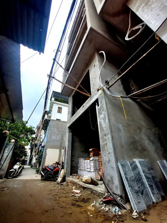 BÁN NHÀ RIÊNG PHỐ ĐÀM QUANG TRUNG- LONG BIÊN ,42M2,6 TẦNG, MT 4.5M, 8.3 TỶ.