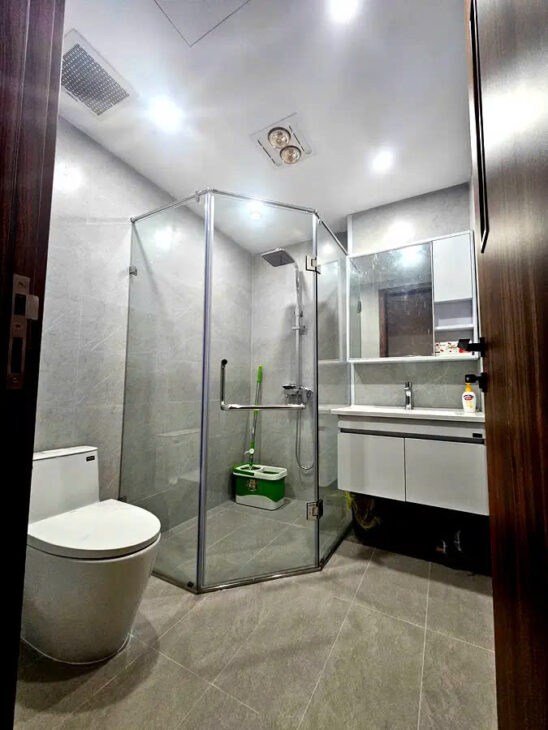 NHÀ MỚI- Ô TÔ NGỦ TRONG NHÀ PHỐ NGUYỄN VĂN CỪ- LONG BIÊN 45M2X 6 TẦNG, MT4M,10.8 TỶ.
