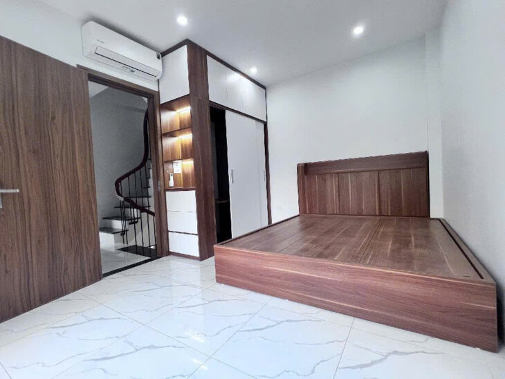 LÔ GÓC ,Ô TÔ VĂN QUÁN ,NHÀ KINH DOANH ,DT 40M2 X 4 TẦNG. GIÁ 8,9 TỶ