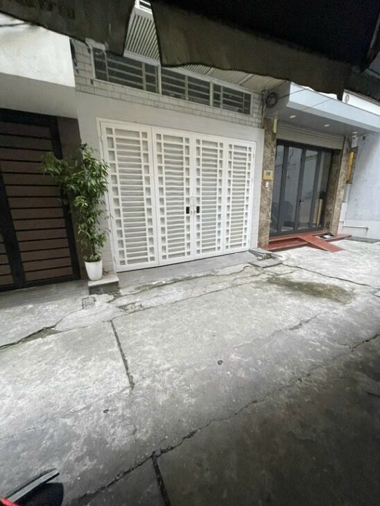 Bán nhà Vĩnh Phúc – Ba Đình 40m2 5 tầng 4 m mặt tiền Giá bán 16,5 tỷ Ba Đình LH: A Sáng 0914306064.