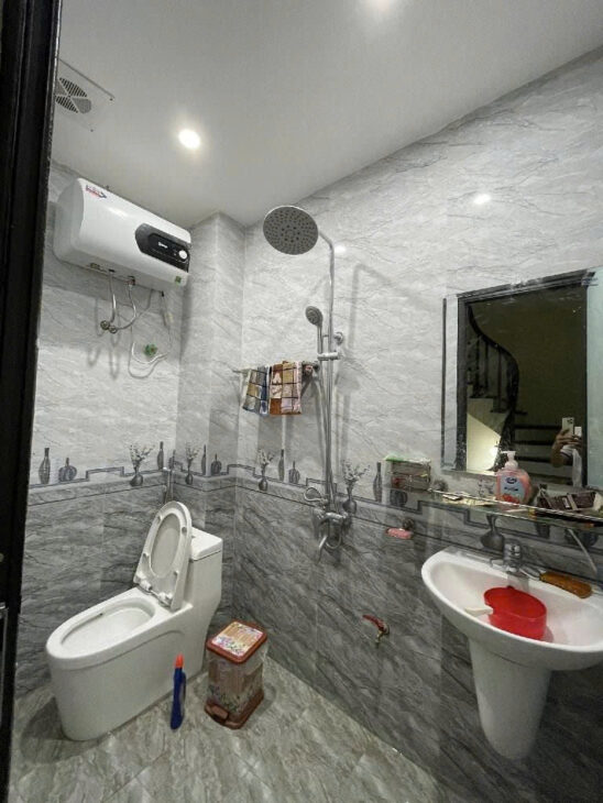 Bán nhà PHỐ BẠCH MAI ,1 nhà ra mặt phố,vài bước đến BÁCH KHOA KINH TẾ,NHỈNH 7 TỶ ở luôn