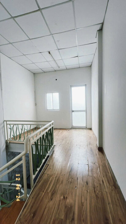 SÁT MẶT TIỀN HẺM Q4 DIỆN TÍCH 60 M2 SỔ HỒNG CÓ 2 TỶ HƠN