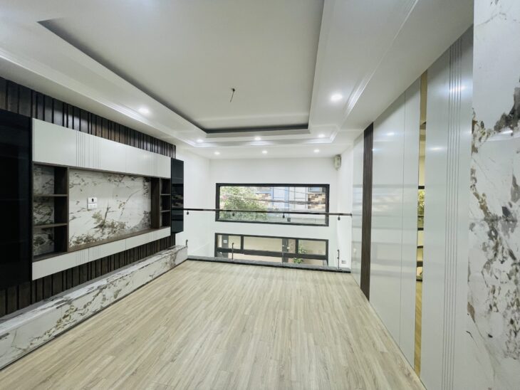 PHÂN LÔ PHỐ THỊNH LIỆT 6 TẦNG THANG MÁY, Ô TÔ VÀO NHÀ – NGÕ THÔNG