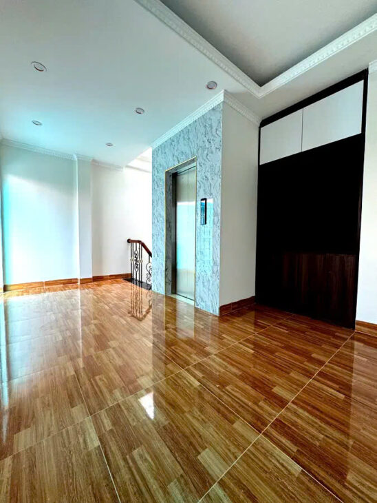 NHÀ ĐẸP ĐÓN TẾT PHỐ NGỌC THỤY-LONG BIÊN, 42M2,5 TẦNG,MT 4M, 6.5 TỶ.CÓ THƯƠNG LƯỢNG.