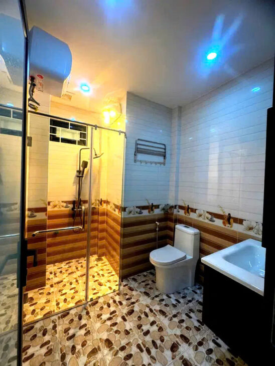 NHÀ ĐẸP ĐÓN TẾT PHỐ NGỌC THỤY-LONG BIÊN, 42M2,5 TẦNG,MT 4M, 6.5 TỶ.CÓ THƯƠNG LƯỢNG.