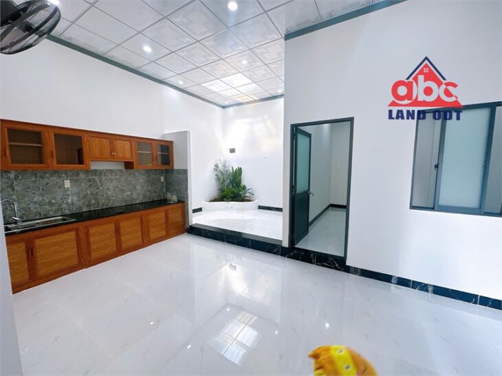 NP1085 nhà đẹp ngang 6m dân cư đông đúc xóm đạo an ninh. sổ đầy đủ sang tên liền