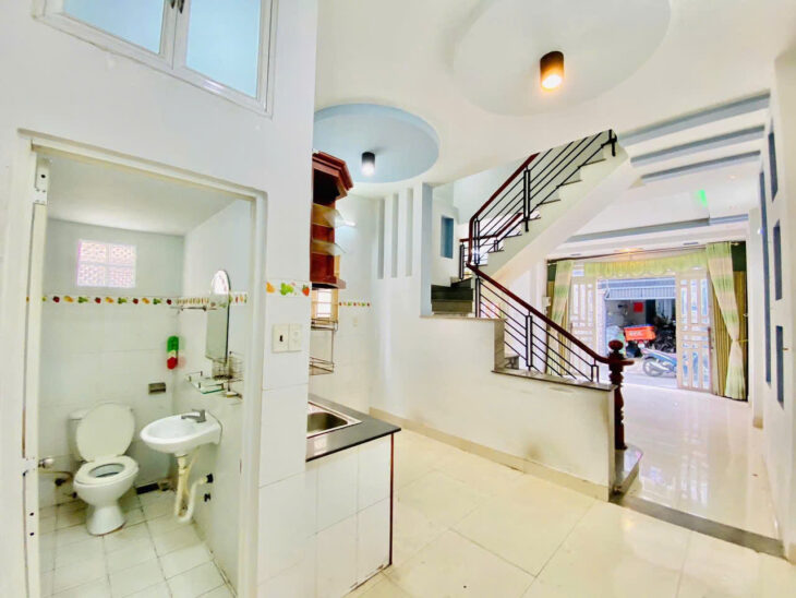 Bán nhà lô góc 2 mặt hẻm thông thoáng , ô tô thông 46m2, 2PN, 2WC, Gò Vấp, 4.59 tỷ, SHR