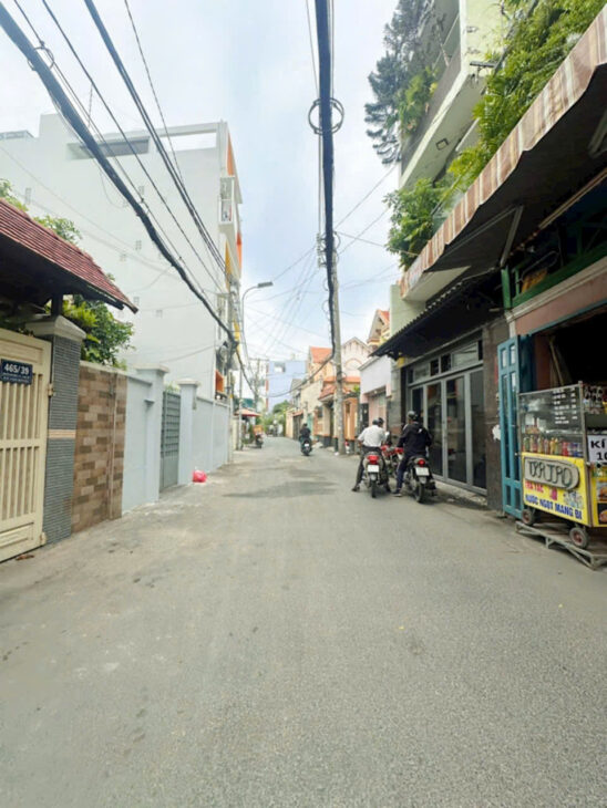 4.65 tỷ- bán nhà mặt tiền hẻm kinh doanh Nguyễn Văn Công gò vấp. DT 10mx3,5m. căn góc- đường trước